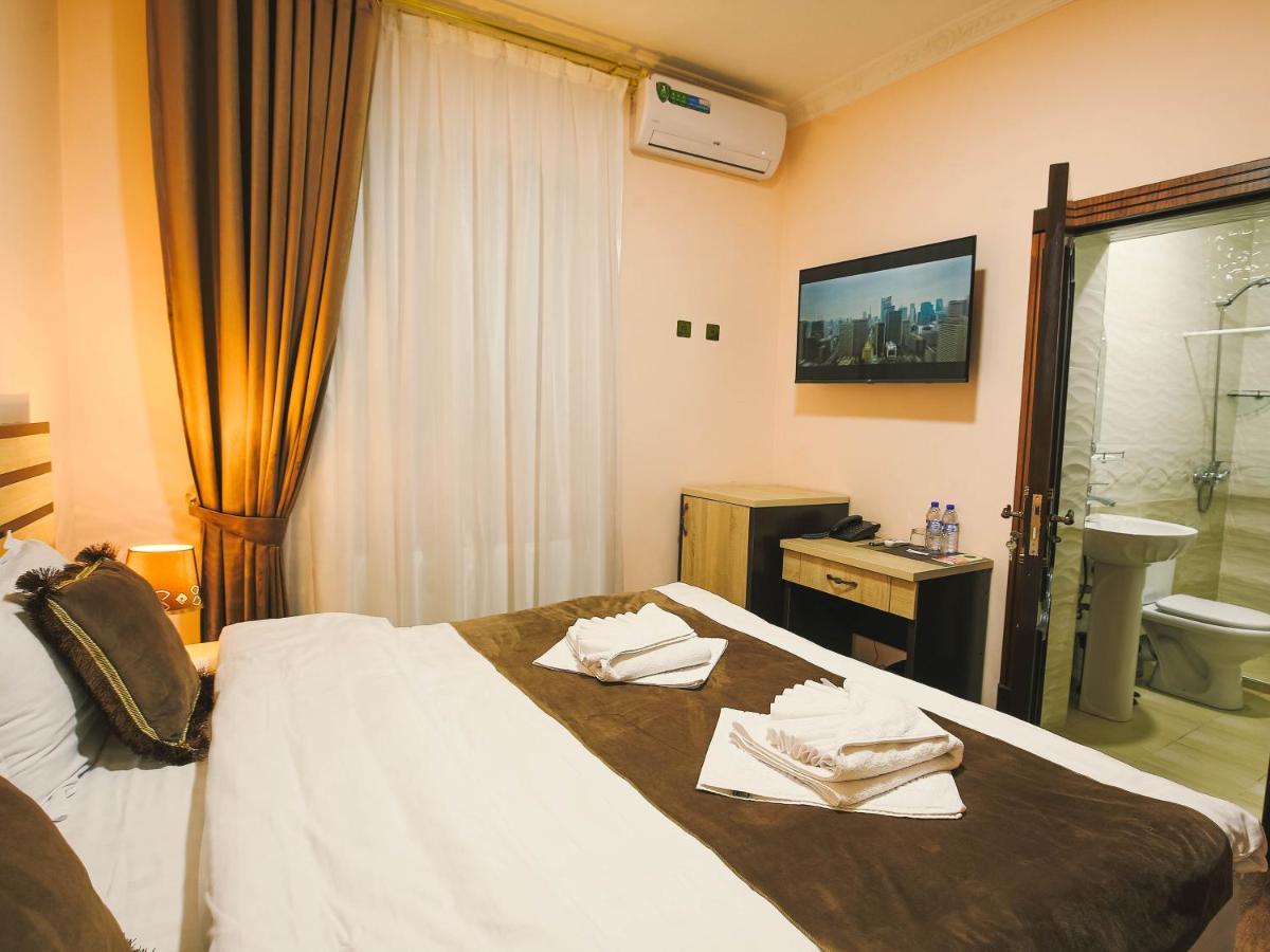 Rayyan Hotel בוקורו מראה חיצוני תמונה