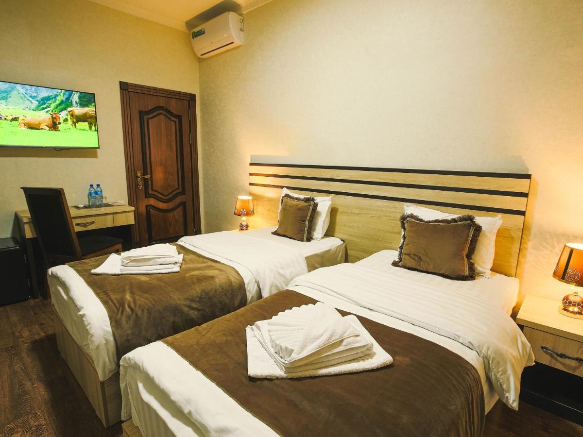 Rayyan Hotel בוקורו מראה חיצוני תמונה