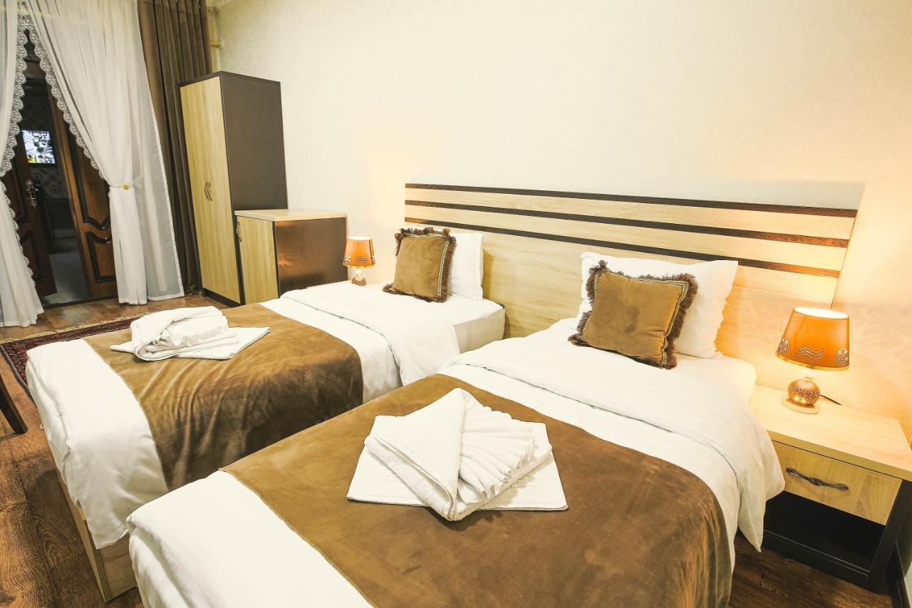 Rayyan Hotel בוקורו מראה חיצוני תמונה